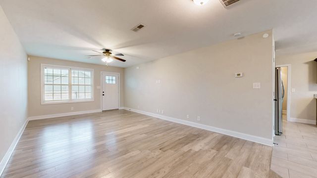 1487 Coronado Dr, Clarksville, TN 37042