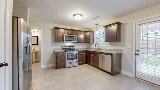 1487 Coronado Dr, Clarksville, TN 37042