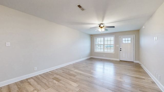 1487 Coronado Dr, Clarksville, TN 37042