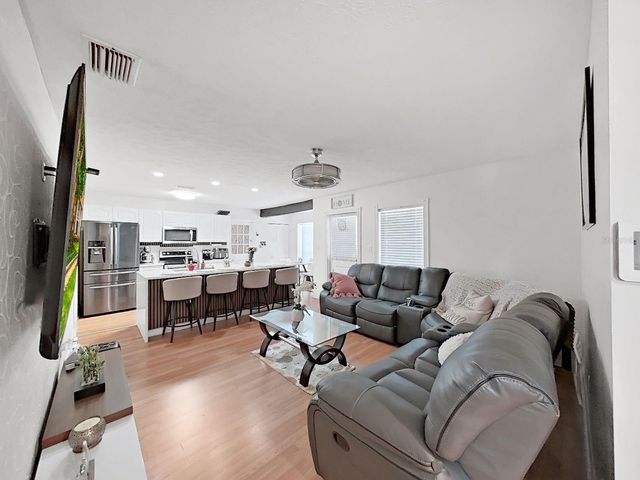 7608 BARRY ROAD, Tampa, FL 33615