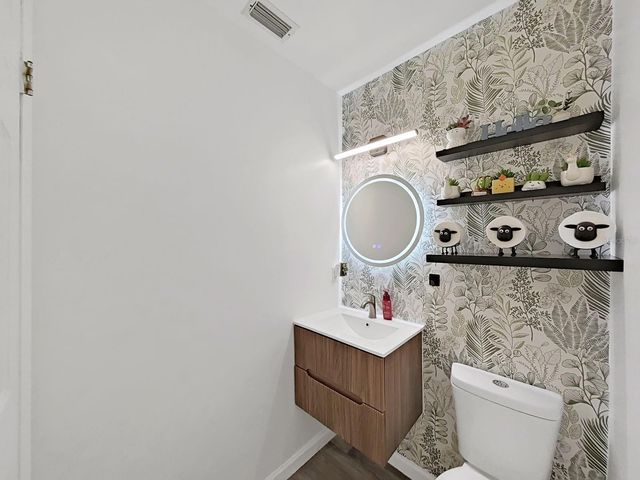 7608 BARRY ROAD, Tampa, FL 33615