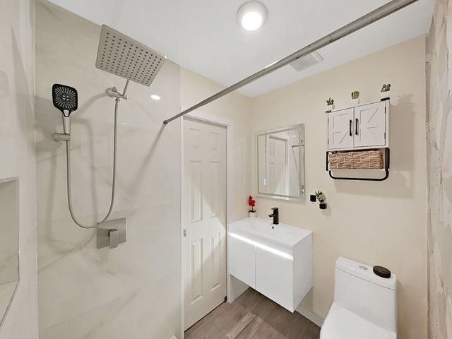 7608 BARRY ROAD, Tampa, FL 33615