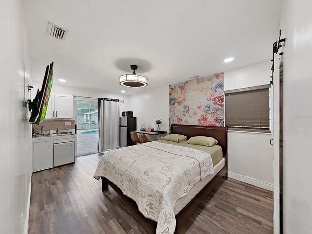 7608 BARRY ROAD, Tampa, FL 33615