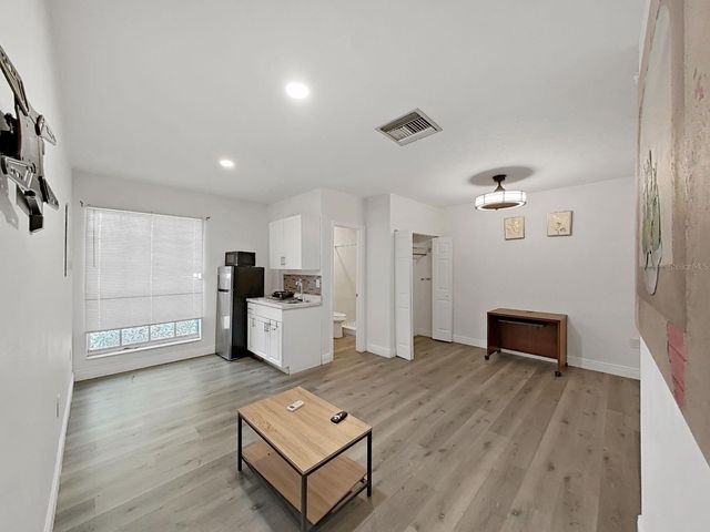 7608 BARRY ROAD, Tampa, FL 33615