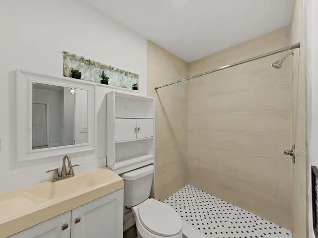 7608 BARRY ROAD, Tampa, FL 33615