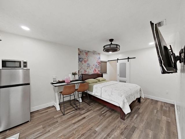 7608 BARRY ROAD, Tampa, FL 33615