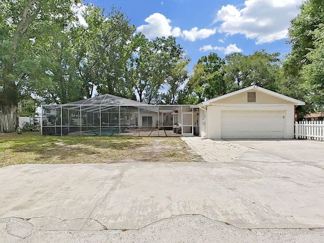 7608 BARRY ROAD, Tampa, FL 33615