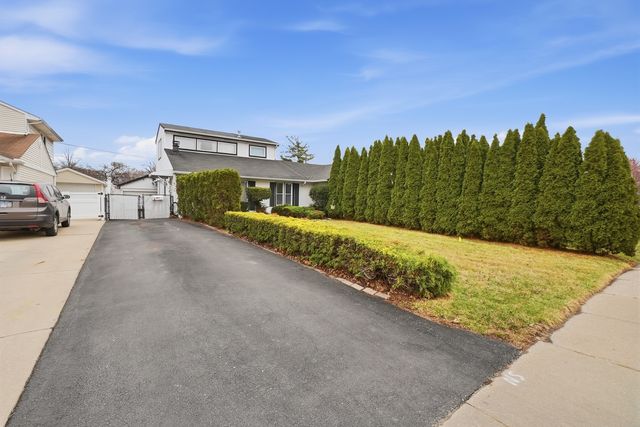 8947 S Komensky Avenue, Hometown, IL 60456