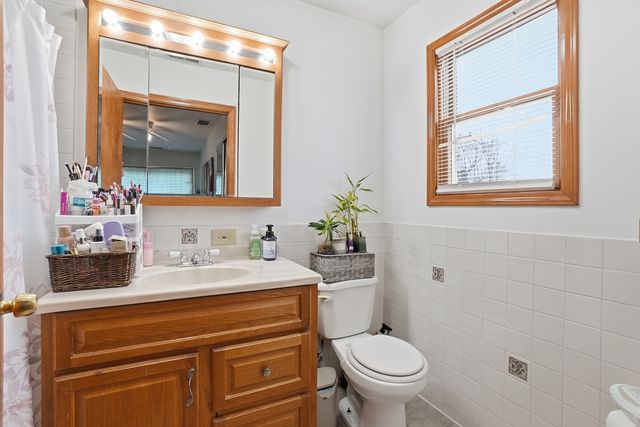 8947 S Komensky Avenue, Hometown, IL 60456