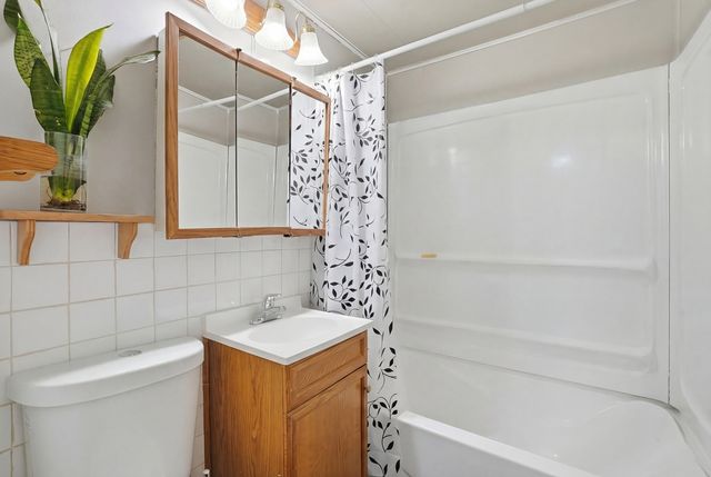 8947 S Komensky Avenue, Hometown, IL 60456