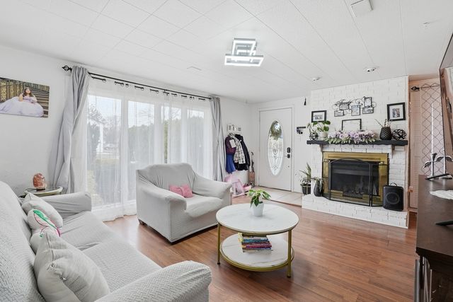 8947 S Komensky Avenue, Hometown, IL 60456