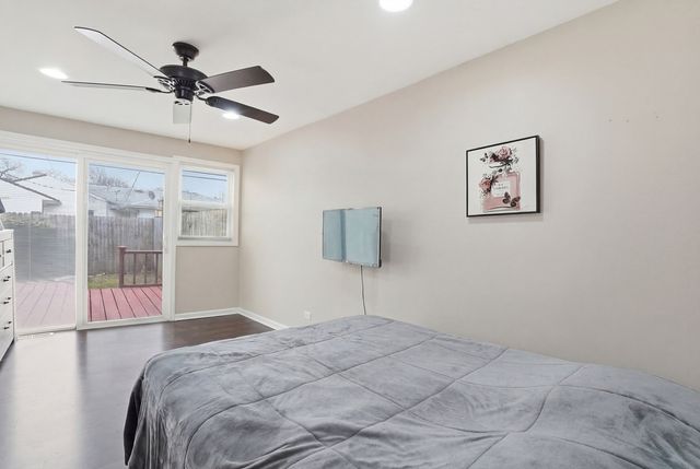 8947 S Komensky Avenue, Hometown, IL 60456