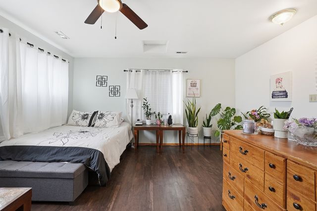 8947 S Komensky Avenue, Hometown, IL 60456