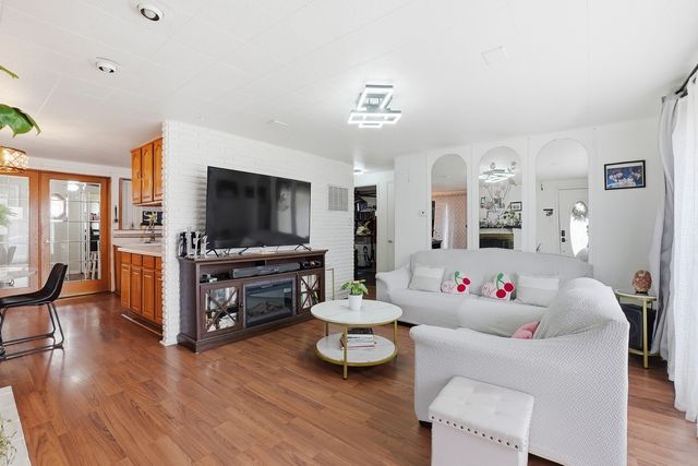 8947 S Komensky Avenue, Hometown, IL 60456