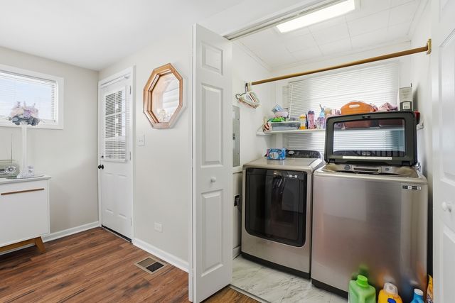 8947 S Komensky Avenue, Hometown, IL 60456