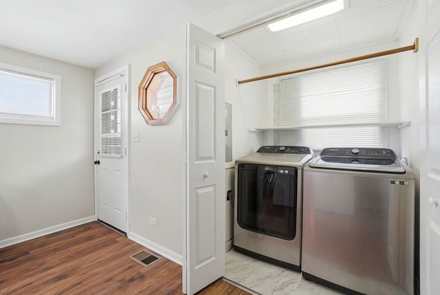 8947 S Komensky Avenue, Hometown, IL 60456