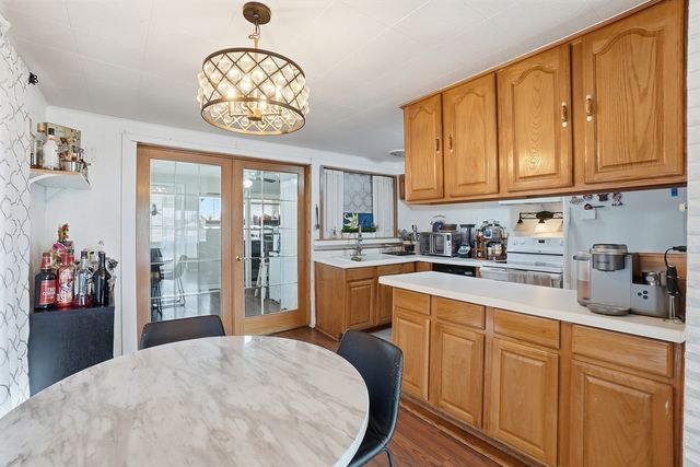 8947 S Komensky Avenue, Hometown, IL 60456