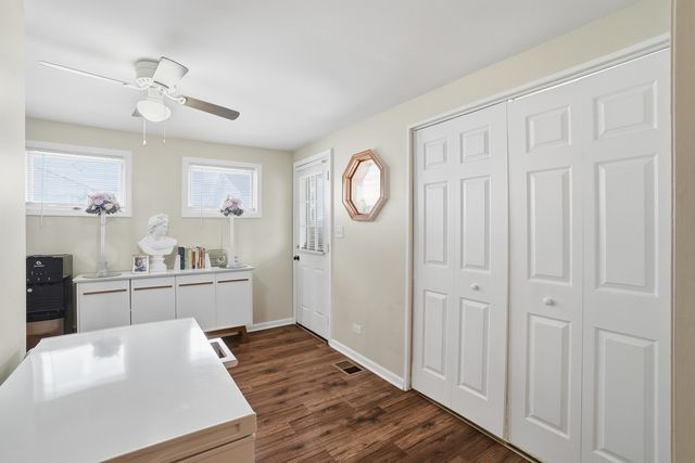 8947 S Komensky Avenue, Hometown, IL 60456