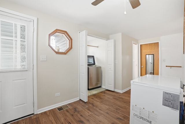 8947 S Komensky Avenue, Hometown, IL 60456