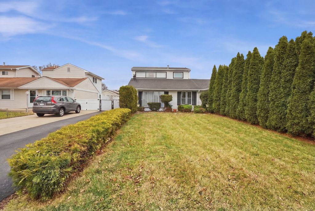 8947 S Komensky Avenue, Hometown, IL 60456