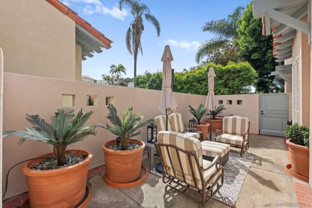 7713 Ivanhoe Ave., La Jolla, CA 92037