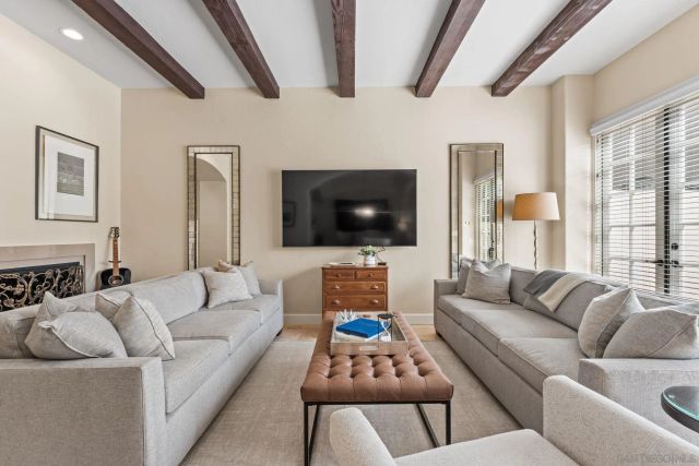 7713 Ivanhoe Ave., La Jolla, CA 92037