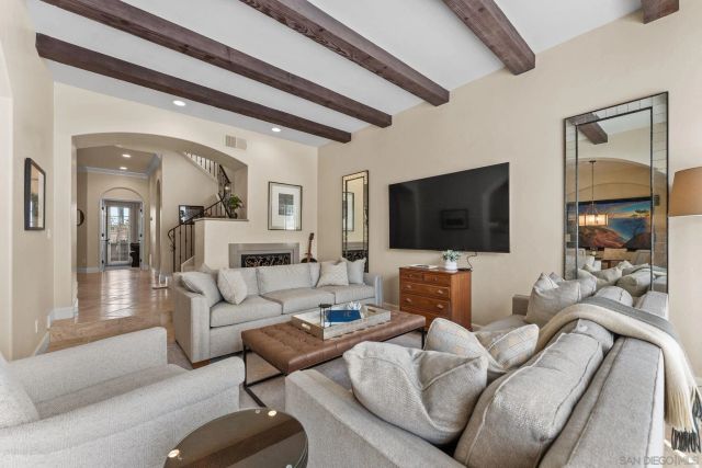 7713 Ivanhoe Ave., La Jolla, CA 92037