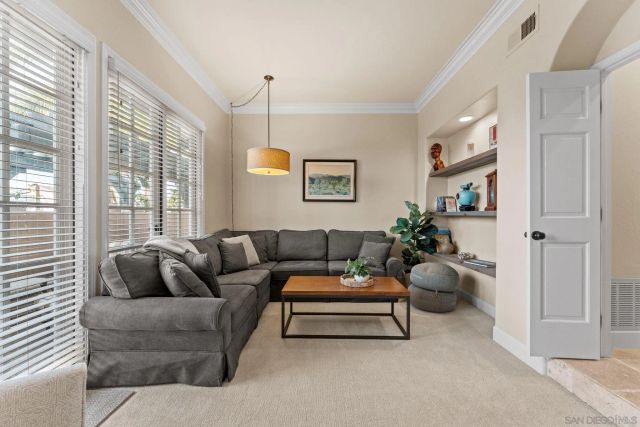 7713 Ivanhoe Ave., La Jolla, CA 92037