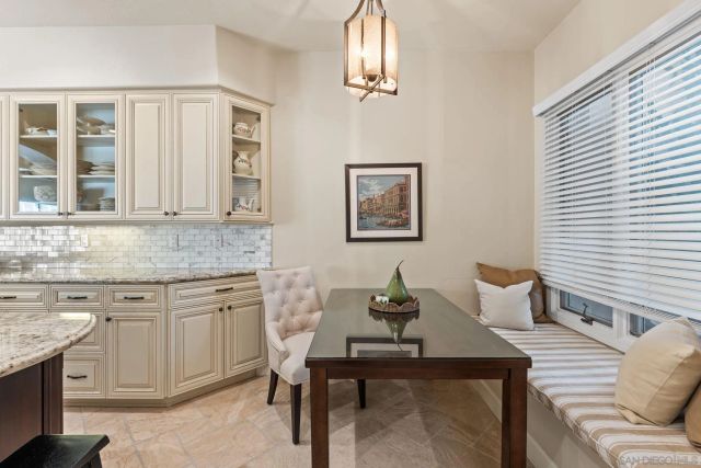 7713 Ivanhoe Ave., La Jolla, CA 92037