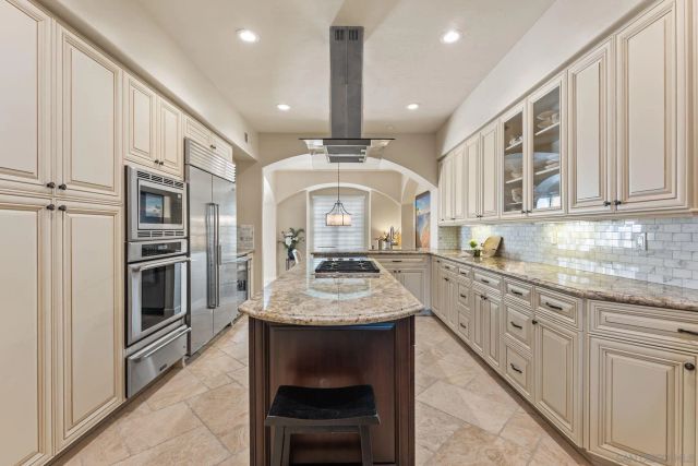 7713 Ivanhoe Ave., La Jolla, CA 92037