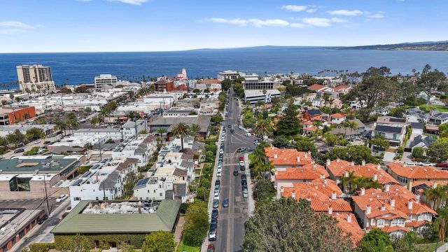 7713 Ivanhoe Ave., La Jolla, CA 92037