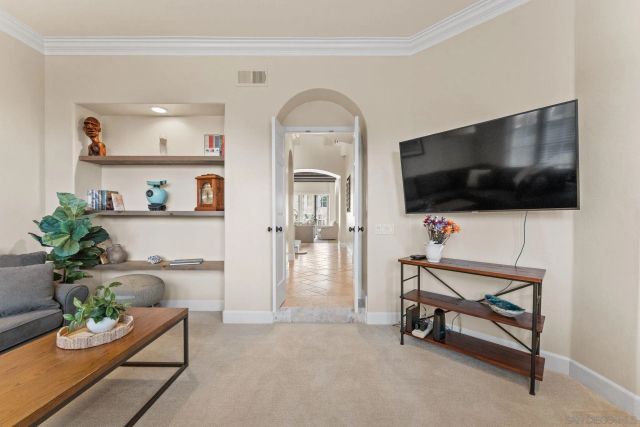 7713 Ivanhoe Ave., La Jolla, CA 92037