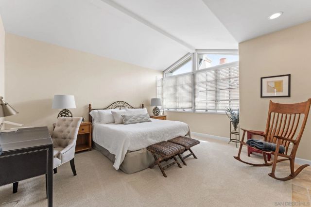 7713 Ivanhoe Ave., La Jolla, CA 92037
