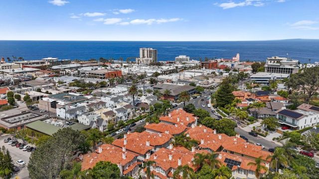 7713 Ivanhoe Ave., La Jolla, CA 92037