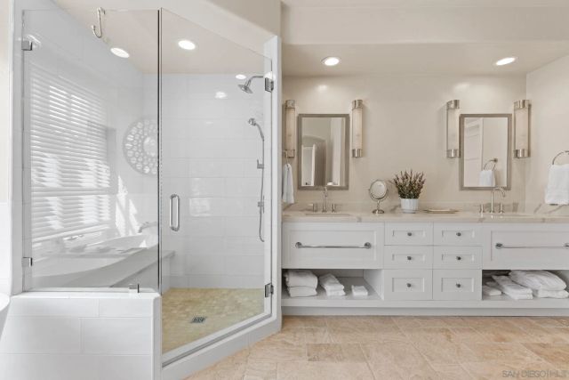 7713 Ivanhoe Ave., La Jolla, CA 92037