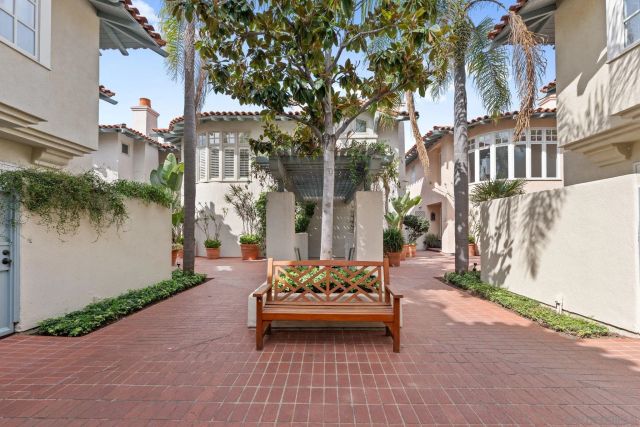 7713 Ivanhoe Ave., La Jolla, CA 92037