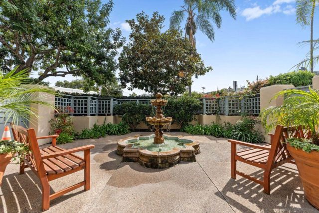 7713 Ivanhoe Ave., La Jolla, CA 92037