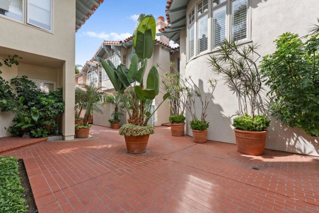 7713 Ivanhoe Ave., La Jolla, CA 92037