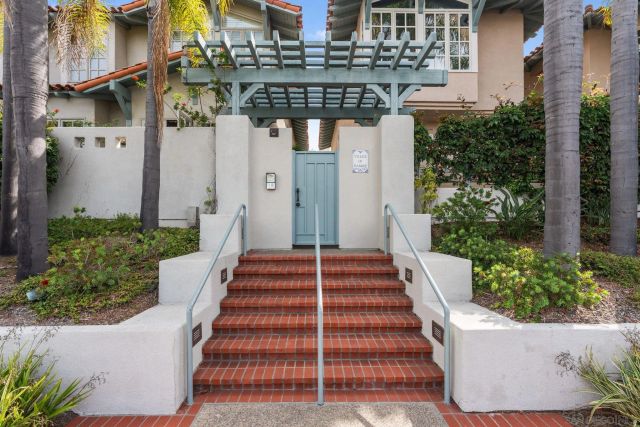 7713 Ivanhoe Ave., La Jolla, CA 92037