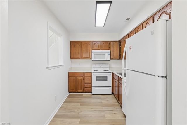 416 Hollomon DR, Hampton, VA 23666