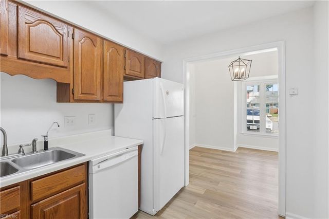 416 Hollomon DR, Hampton, VA 23666