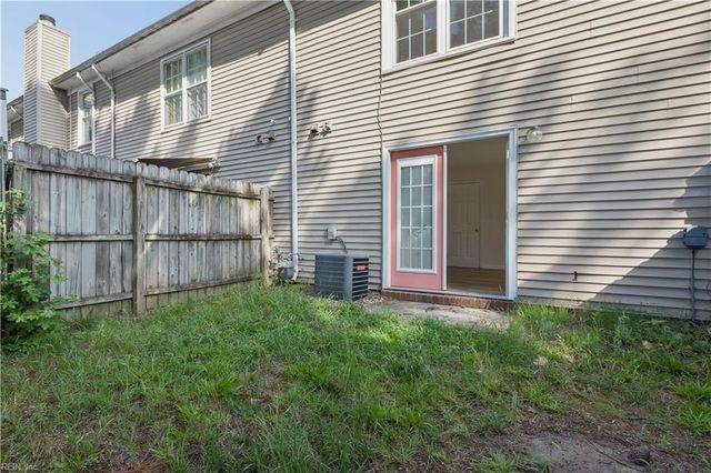 416 Hollomon DR, Hampton, VA 23666