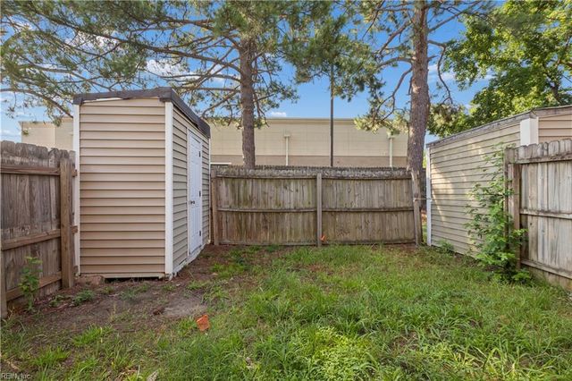 416 Hollomon DR, Hampton, VA 23666