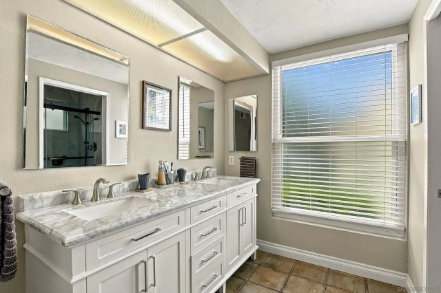 17824 Villamoura Dr, Poway, CA 92064