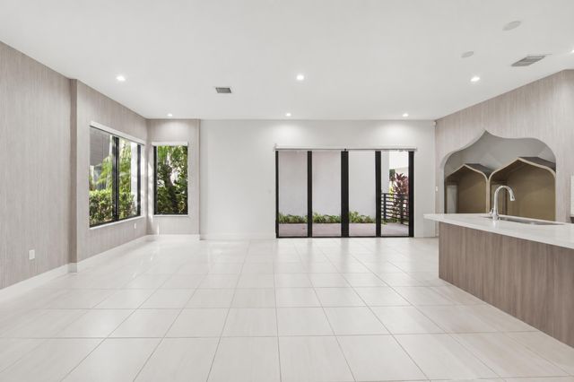 8272 NW 44th Terrace, Doral, FL 33166