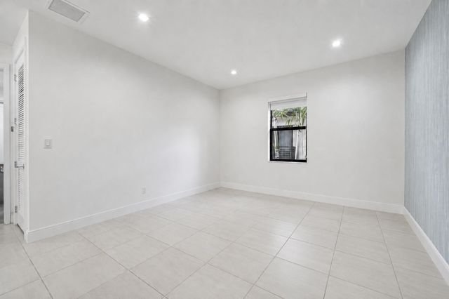 8272 NW 44th Terrace, Doral, FL 33166