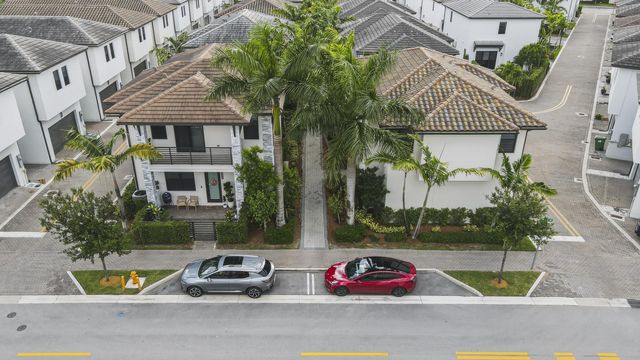 8272 NW 44th Terrace, Doral, FL 33166