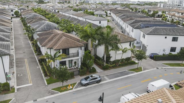 8272 NW 44th Terrace, Doral, FL 33166