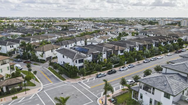 8272 NW 44th Terrace, Doral, FL 33166