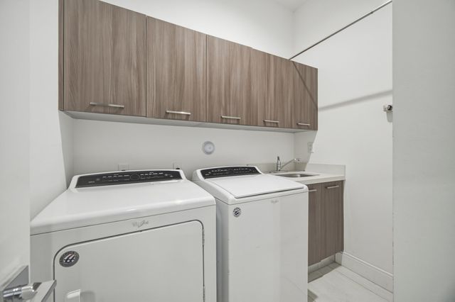 8272 NW 44th Terrace, Doral, FL 33166
